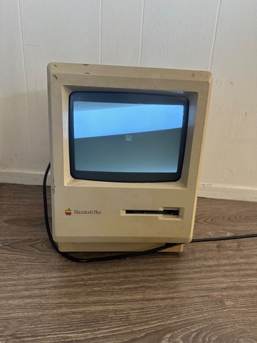 Vintage apple macintosh plus - apple,