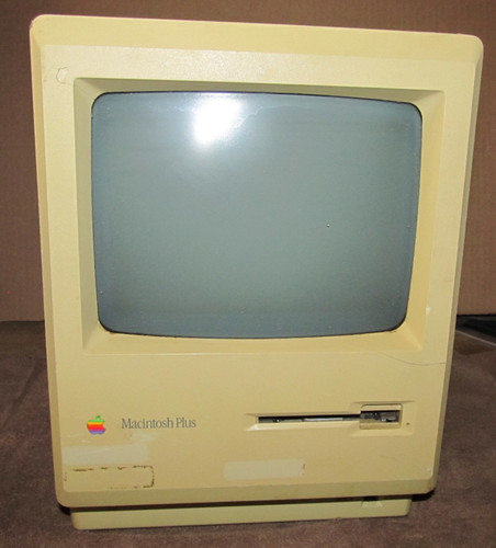 Vintage apple macintosh plus - macintosh, 1